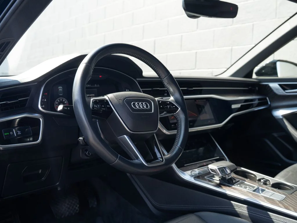 Used 2019 Black Audi 3.0T Prestige image 4