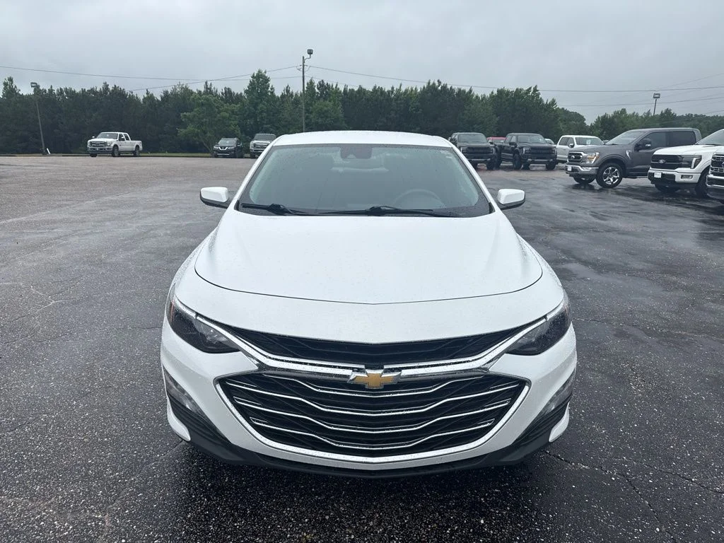 Used 2025 White Chevrolet LT image 15