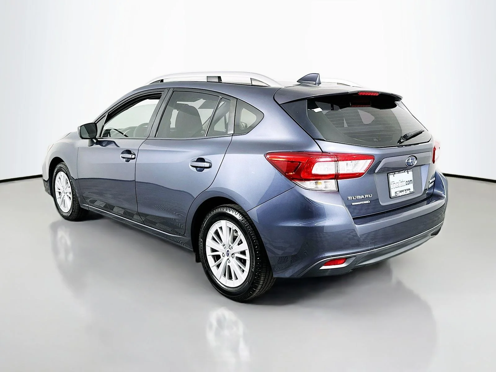 Used 2017 Carbide Gray Metallic Subaru 2.0i Premium image 5