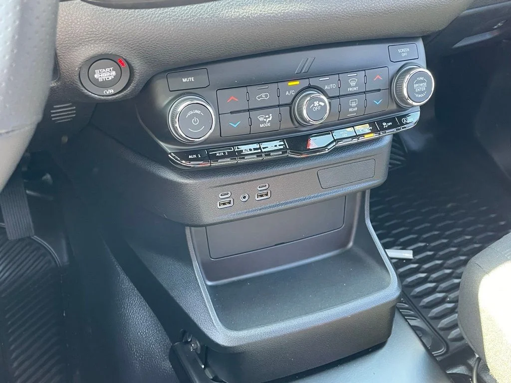 2025 Dodge Durango Police - Photo 29