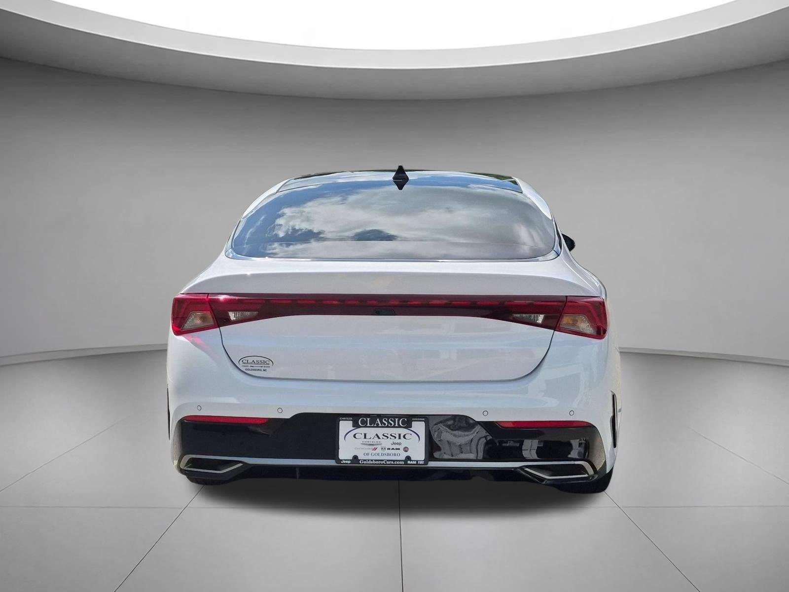 Used 2023 Glacial White Pearl Kia EX image 4