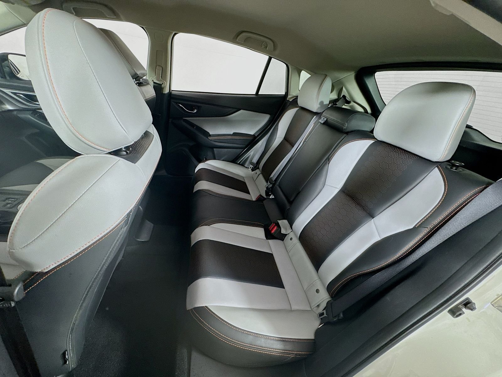 Used 2022 Crystal White Pearl Subaru Limited image 17