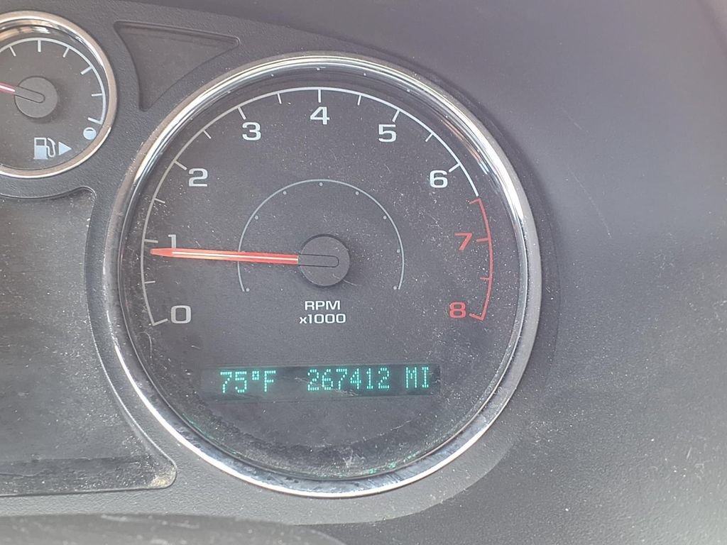 Used 2010 Silver Ice Metallic Chevrolet LT w/1LT image 12
