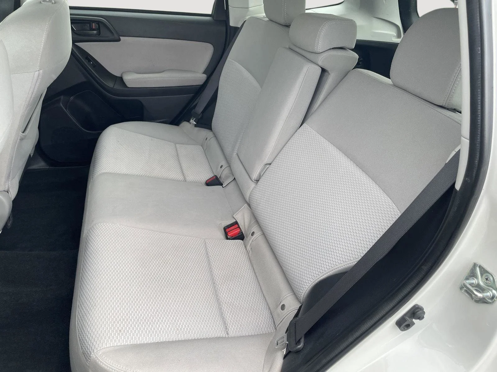 Used 2015 Satin White Pearl Subaru 2.5i Premium image 18