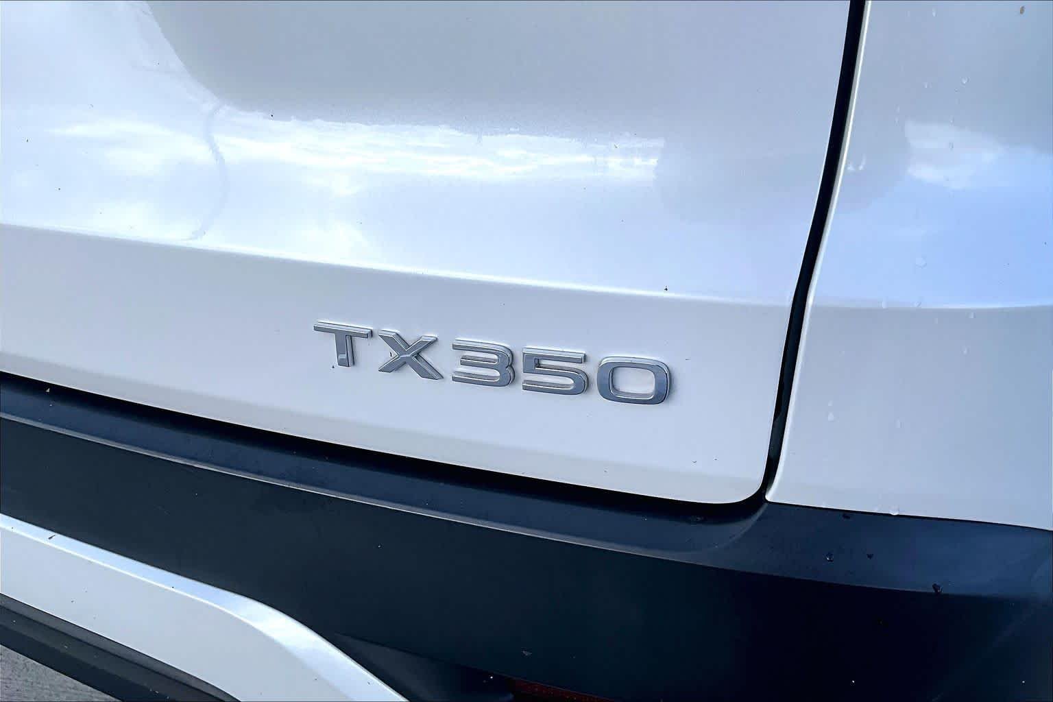 Used 2024 Wind Chill Pearl Lexus  image 9
