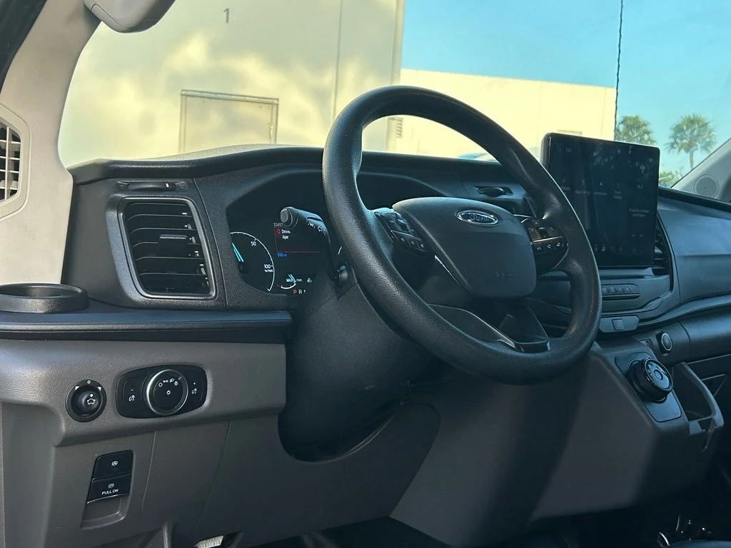 Used 2022 Oxford White Ford Base image 31