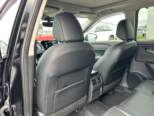 Used 2022 Black Nissan SL image 18
