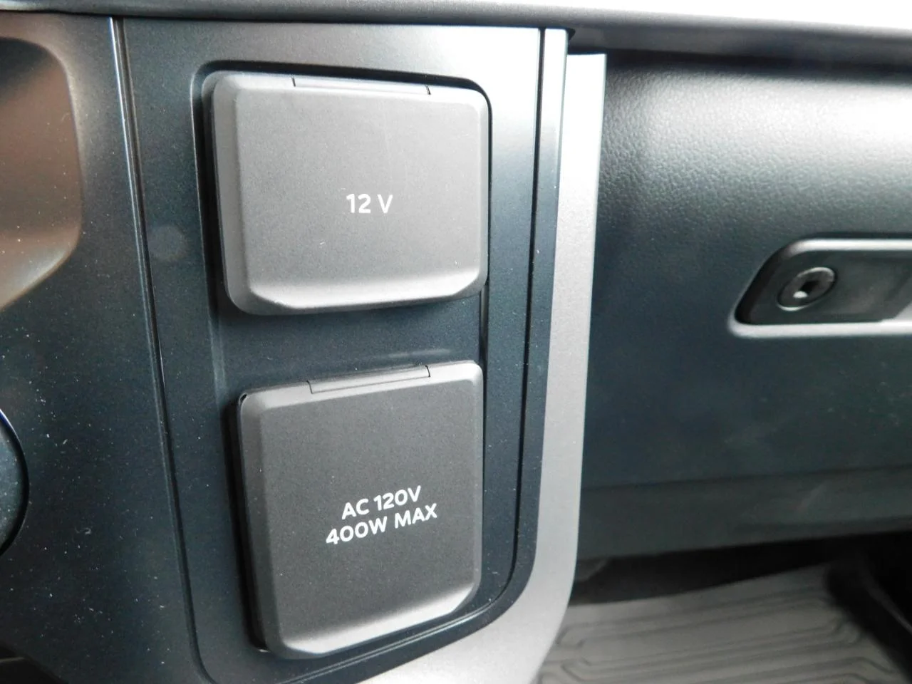 New 2026 Carbonized Gray Metallic Ford XLT image 46
