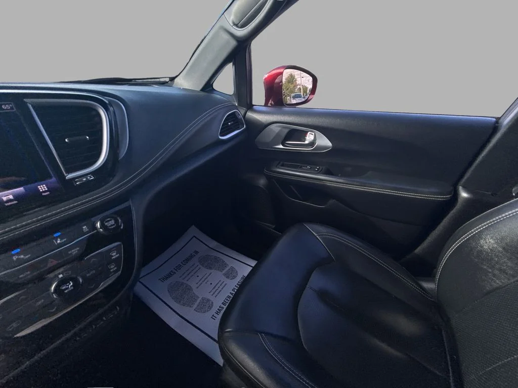 Used 2022 Red Chrysler Touring L image 20