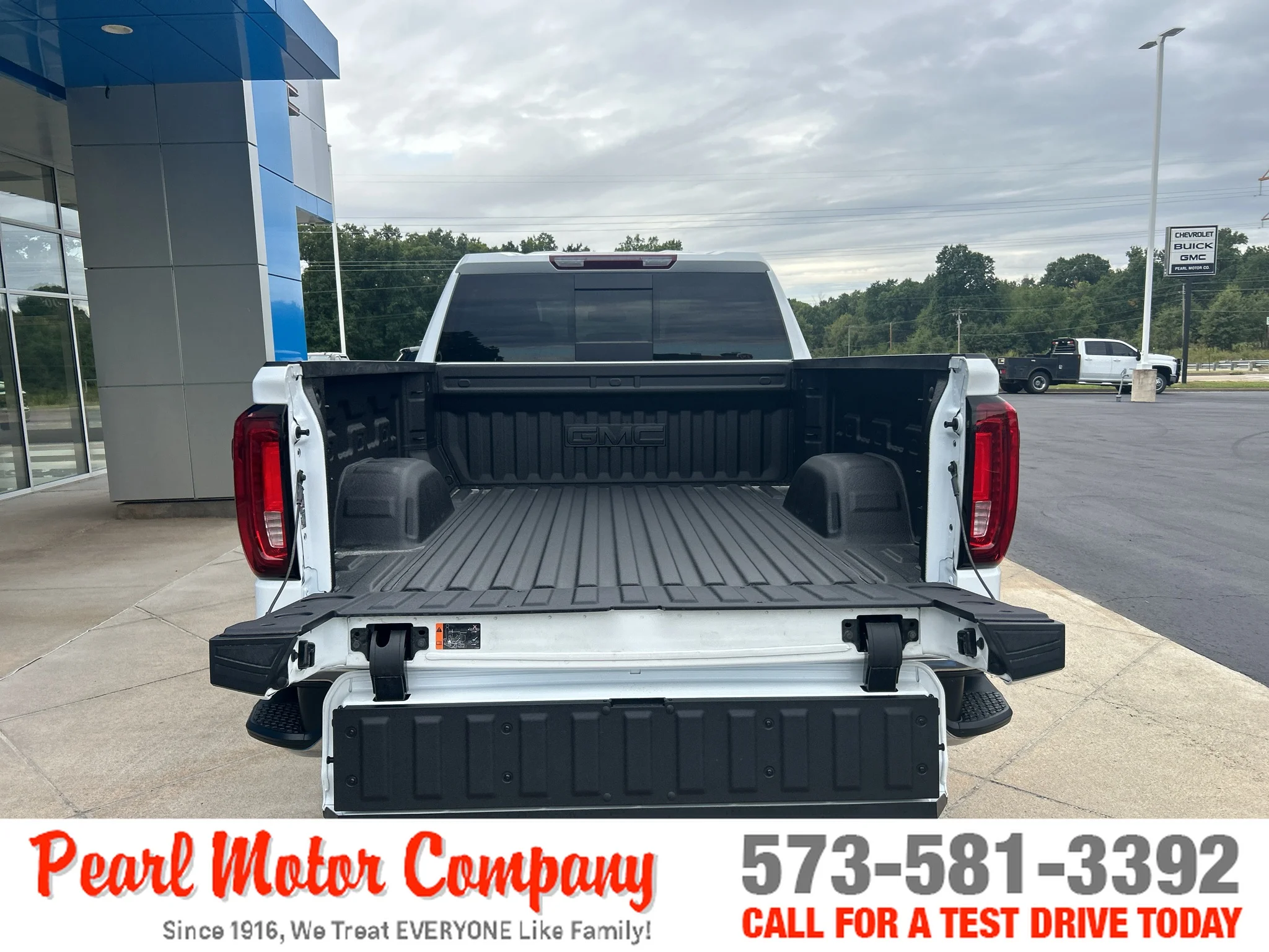 2026 GMC Sierra 1500 SLT - Photo 6