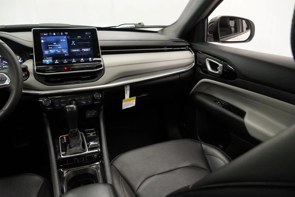 Used 2024 White Jeep Limited image 35