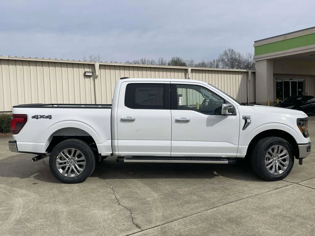 New 2026 White Ford XLT image 2