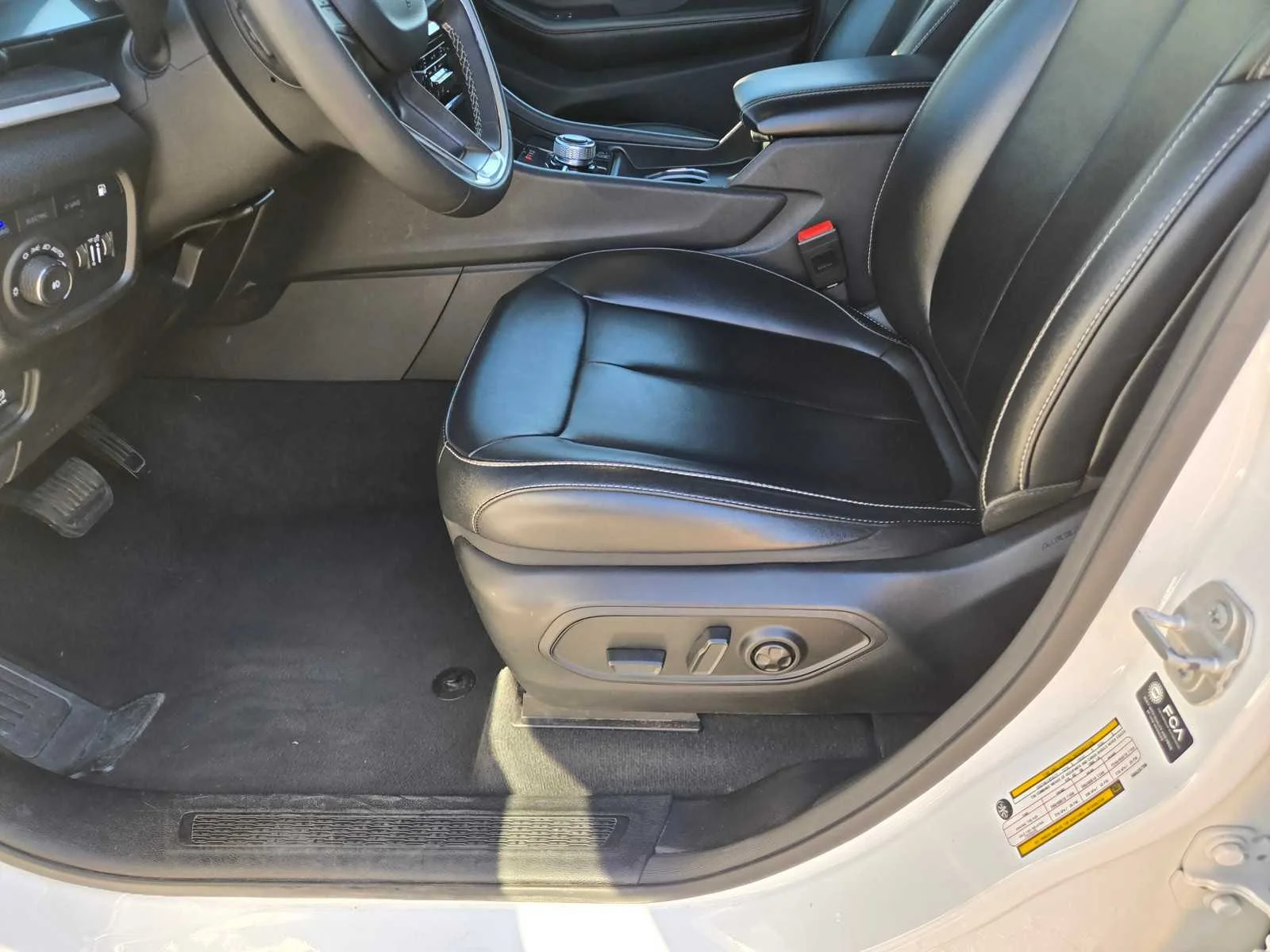 Used 2024  Jeep  image 22