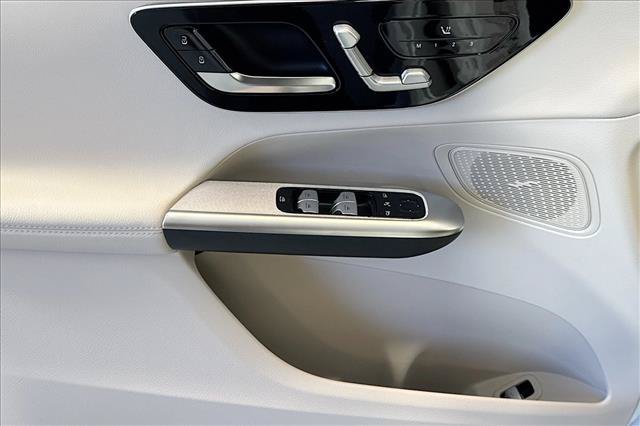 New 2026 Polar White Mercedes-Benz GLC 300 image 45
