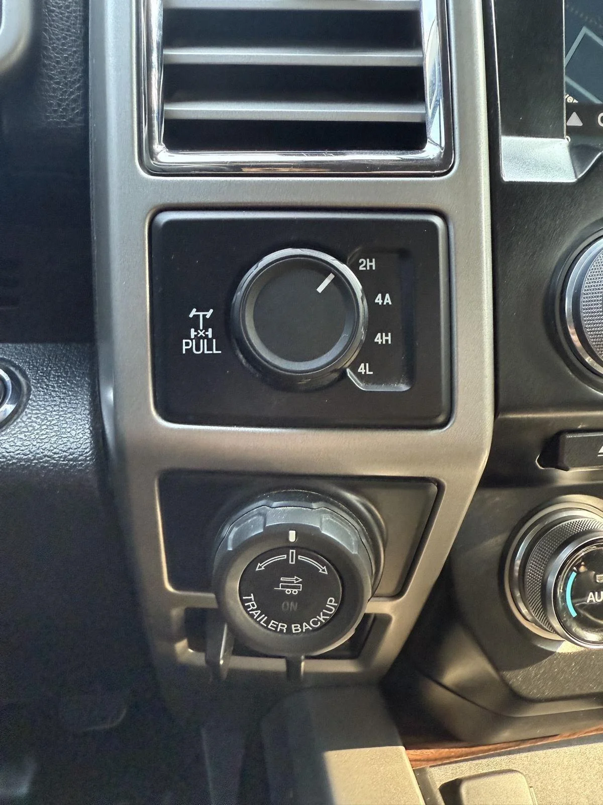 Used 2016 Blue Jeans Metallic Ford Platinum image 18