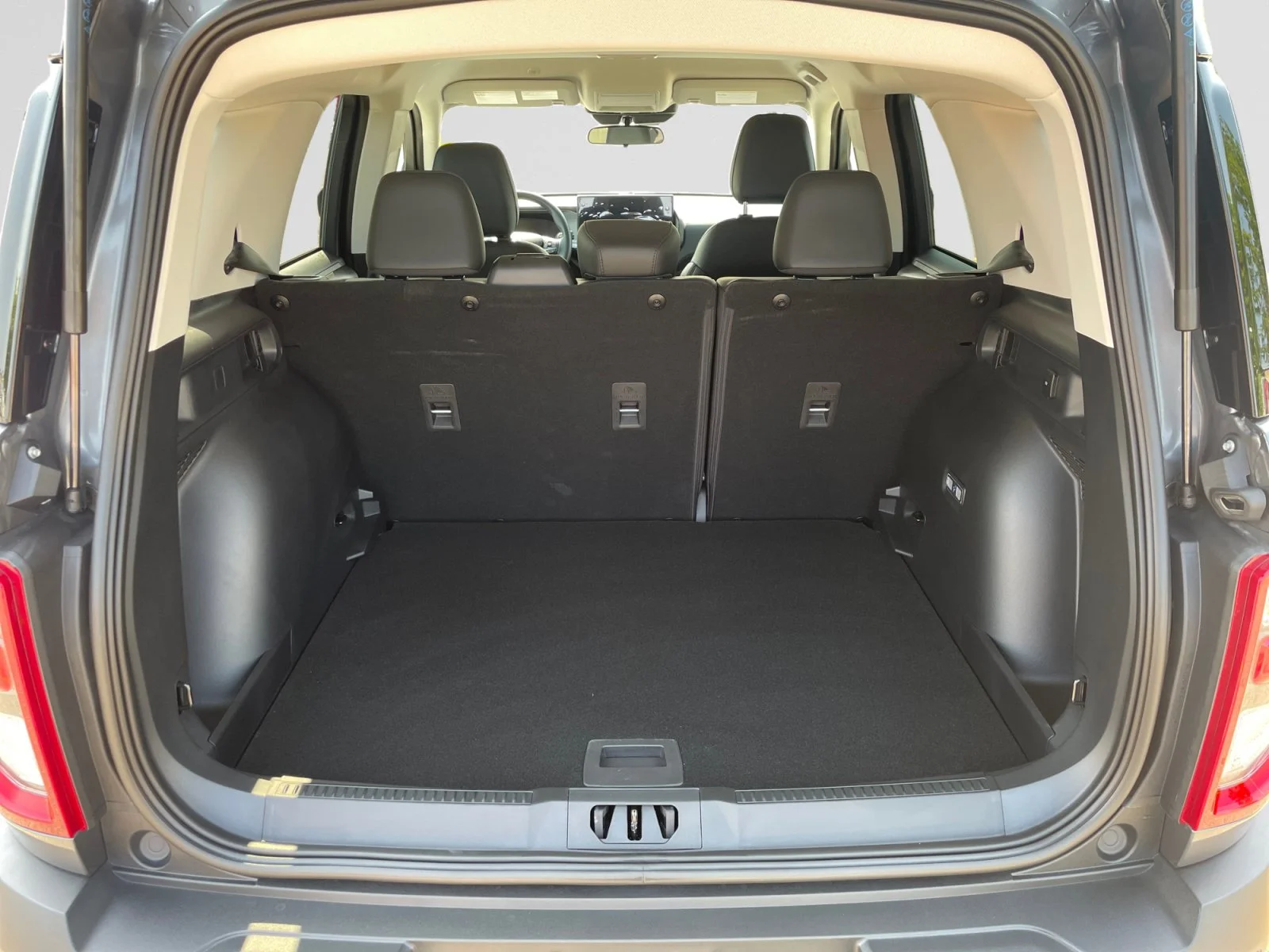 New 2026 Carbonized Grey Metallic Ford Big Bend image 10