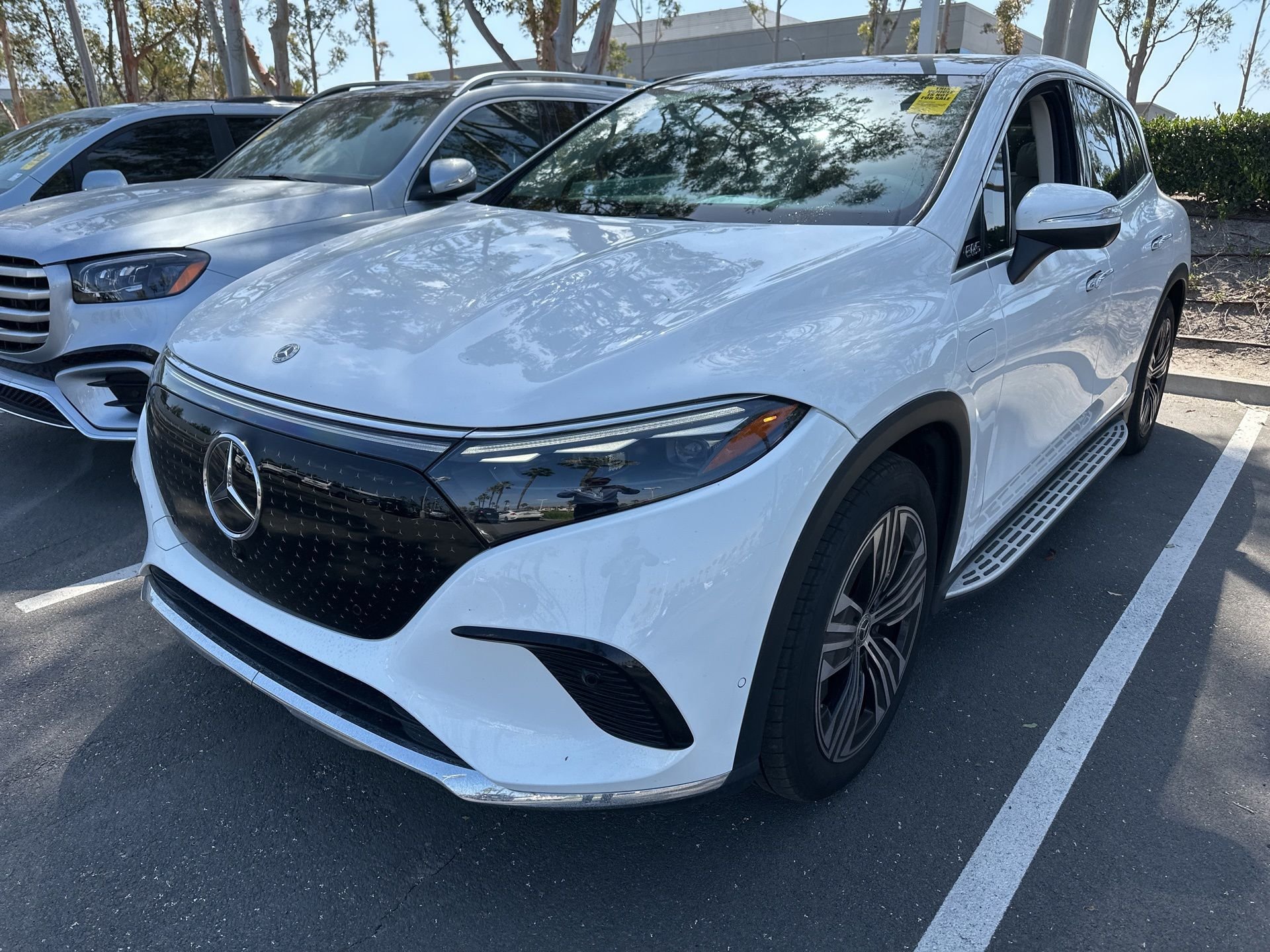 2023 Mercedes-Benz EQS SUV EQS 450+'s photo