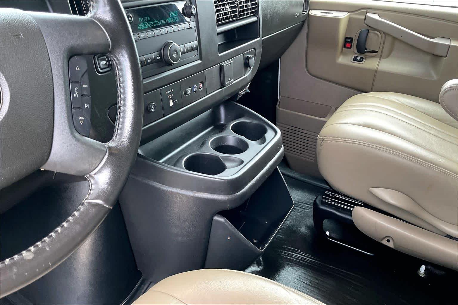 Used 2021 Summit White Chevrolet  image 13