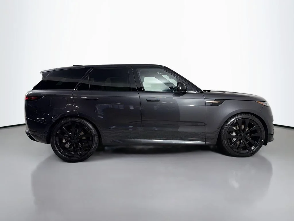 New 2026 Carpathian Grey Land Rover Dynamic SE image 4