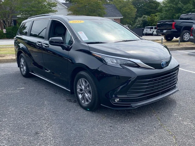 2025 Toyota Sienna XLE