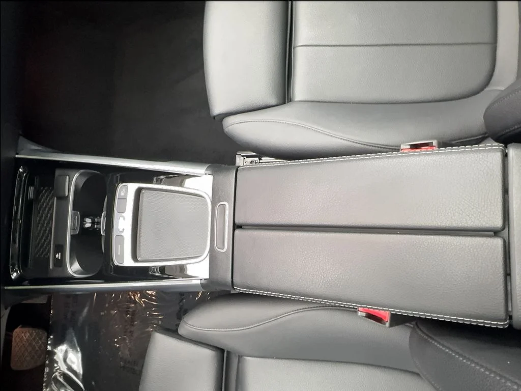 Used 2025 Black Mercedes-Benz GLB 250 image 34
