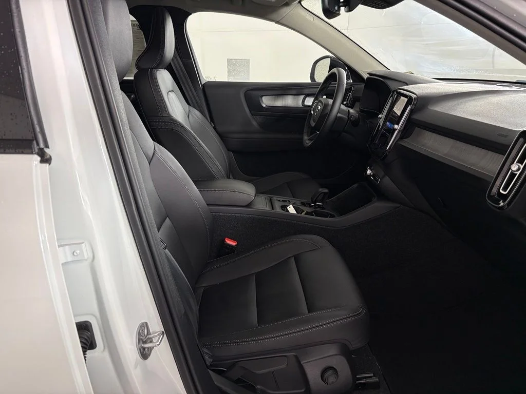 New 2026 White Volvo B5 Core image 41