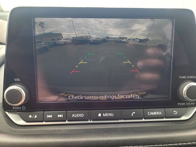 Used 2023 Gray Nissan S image 18