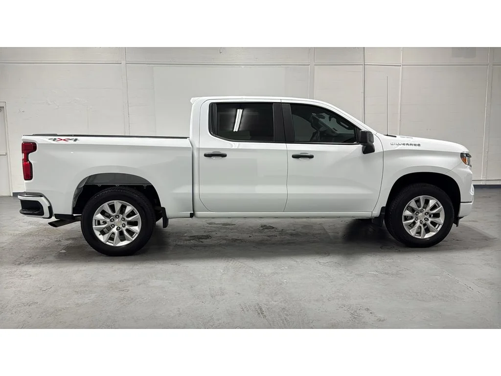 Used 2025 Summit White Chevrolet Custom image 3