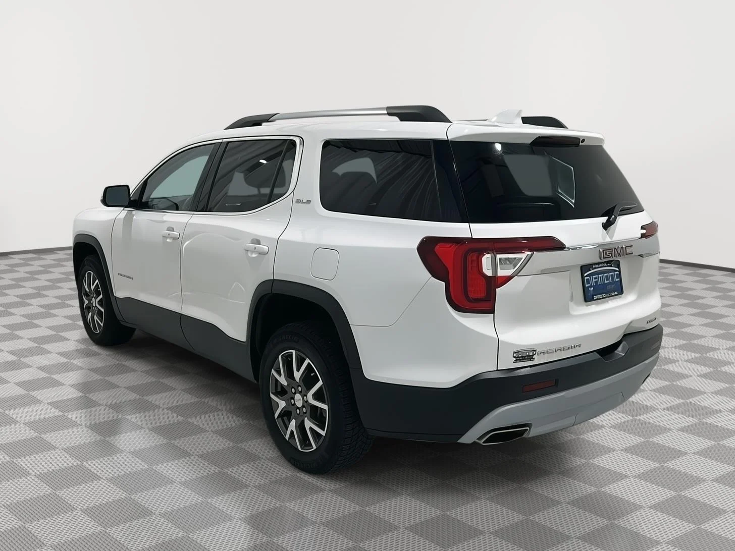 Used 2022 Summit White GMC SLE image 3