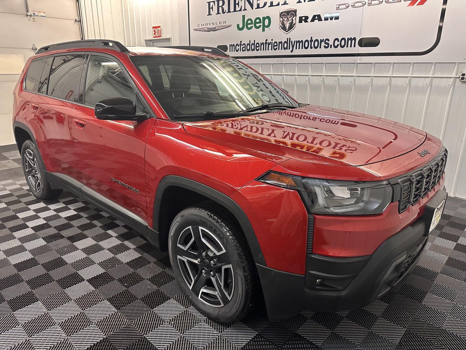 New 2026 Red Hot Pearl-Coat Exterior Paint Jeep Limited image 3