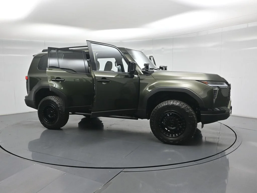 Used 2025 Green Lexus 550 Overtrail+ image 31