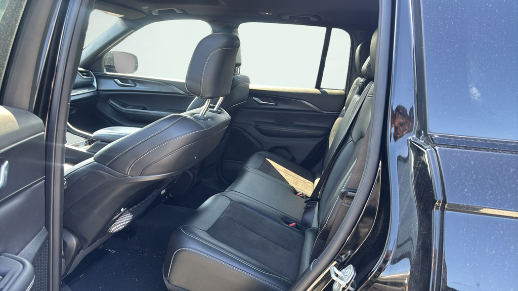 Used 2023 Black Jeep Altitude X image 11