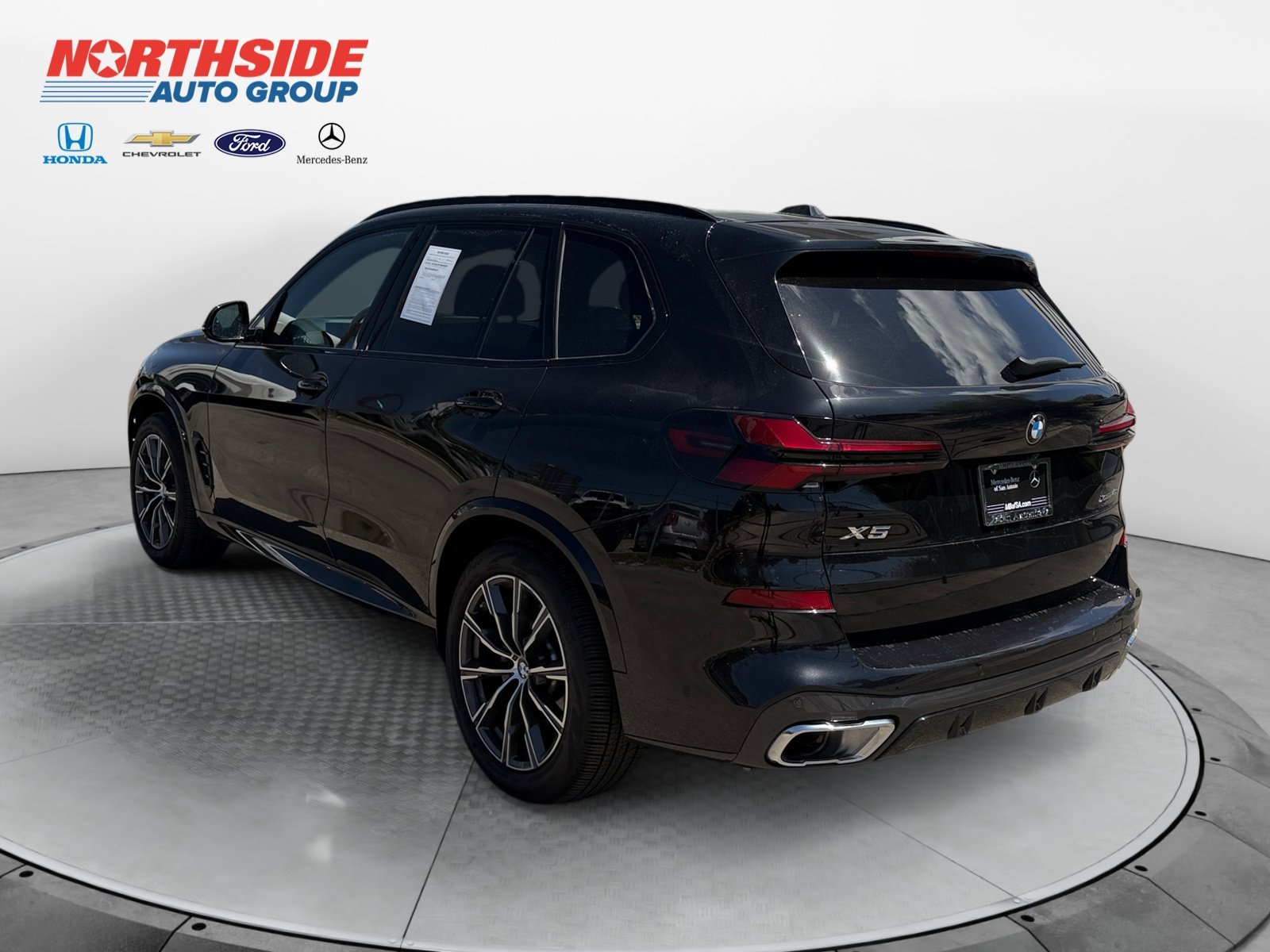 Used 2026 Black Sapphire Metallic BMW xDrive40i image 5
