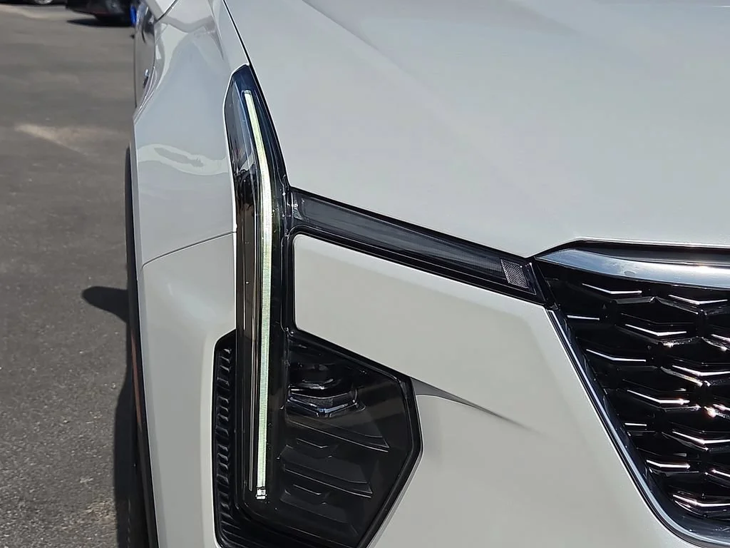 Used 2024 Crystal White Tricoat Cadillac Luxury image 7
