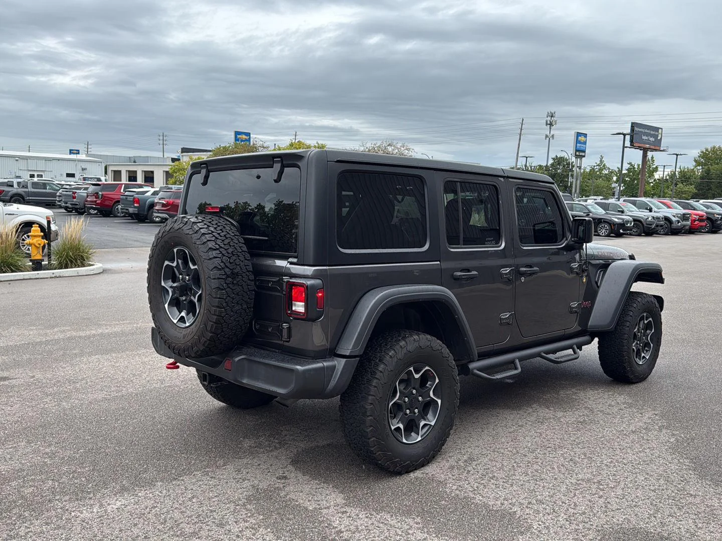 Used 2023 Granite Crystal Metallic Clearcoat Jeep Rubicon image 3