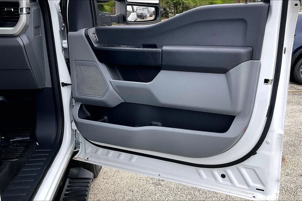 New 2026 Oxford White Ford F-250® XL image 23