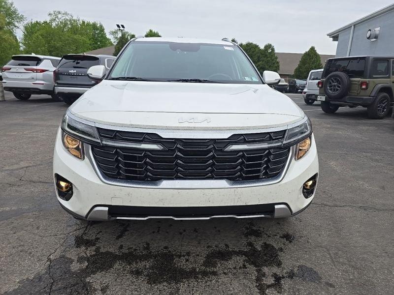 Used 2024 White Kia S image 2