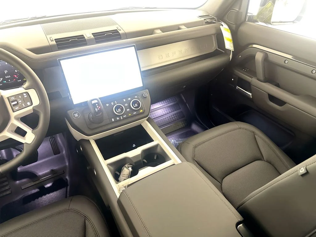 New 2026 Santorini Black Land Rover S image 22