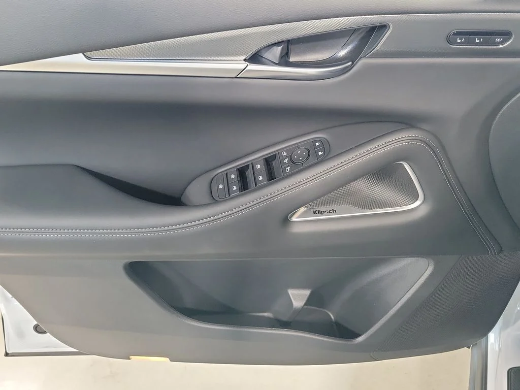 New 2027 2T RAD WHT INFINITI Sport AWD image 12