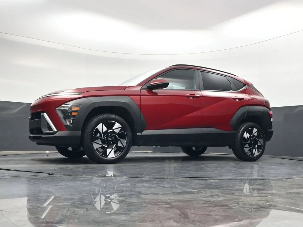 Used 2025 Red Hyundai SEL image 34