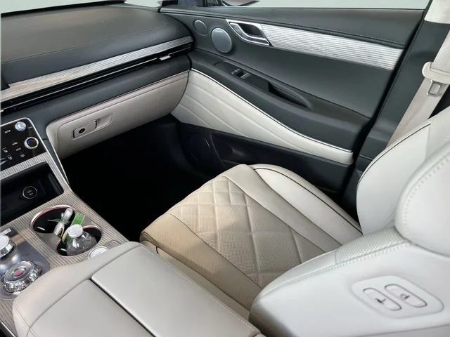 Used 2025 Silver Genesis 3.5T Prestige image 12