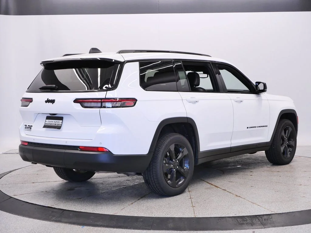 Used 2022 White Jeep Altitude image 6