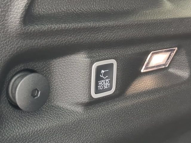 New 2027 High-Gloss Black Paint Jeep Limited image 15