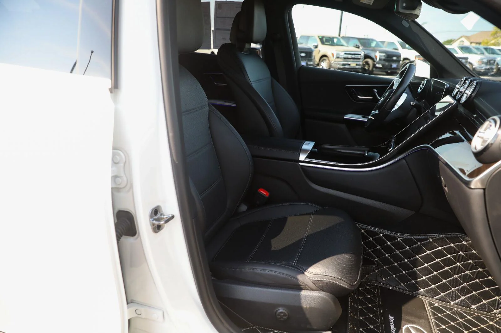 Used 2023 Polar White Mercedes-Benz GLC 300 image 32