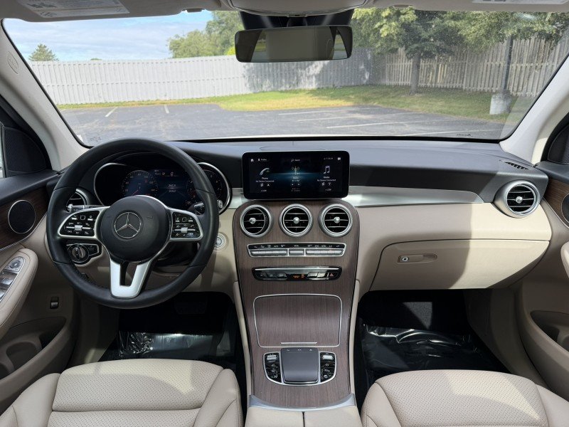 Certified Used 2022  Mercedes-Benz GLC 300 image 9