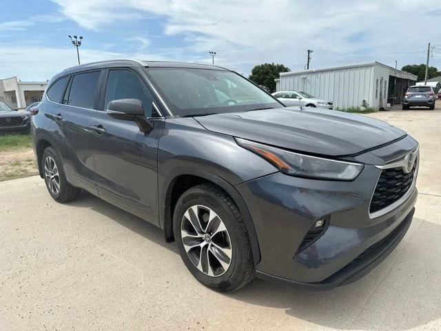 Used 2023 Gray Toyota XLE image 2