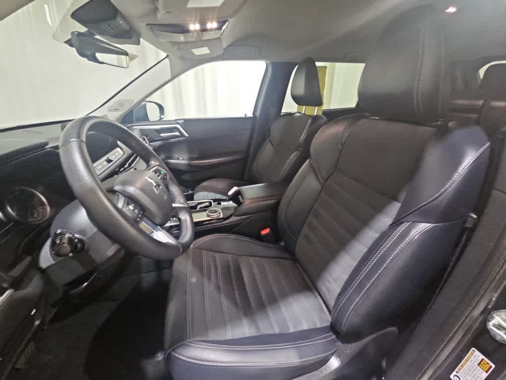 Used 2025 Graphite Gray Mitsubishi SE image 5