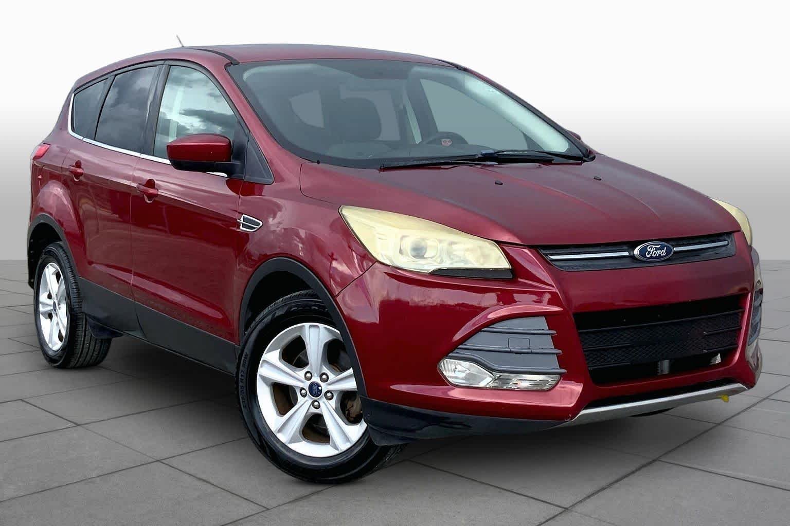 Used 2016 Ruby Red Metallic Tinted Clearcoat Ford SE image 3