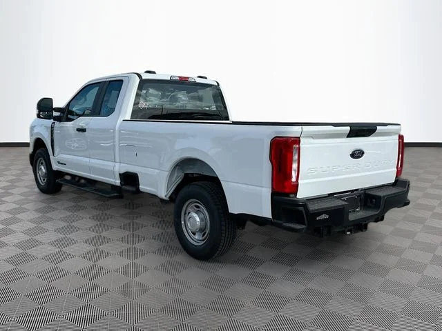 New 2026 Oxford White Ford XL image 4