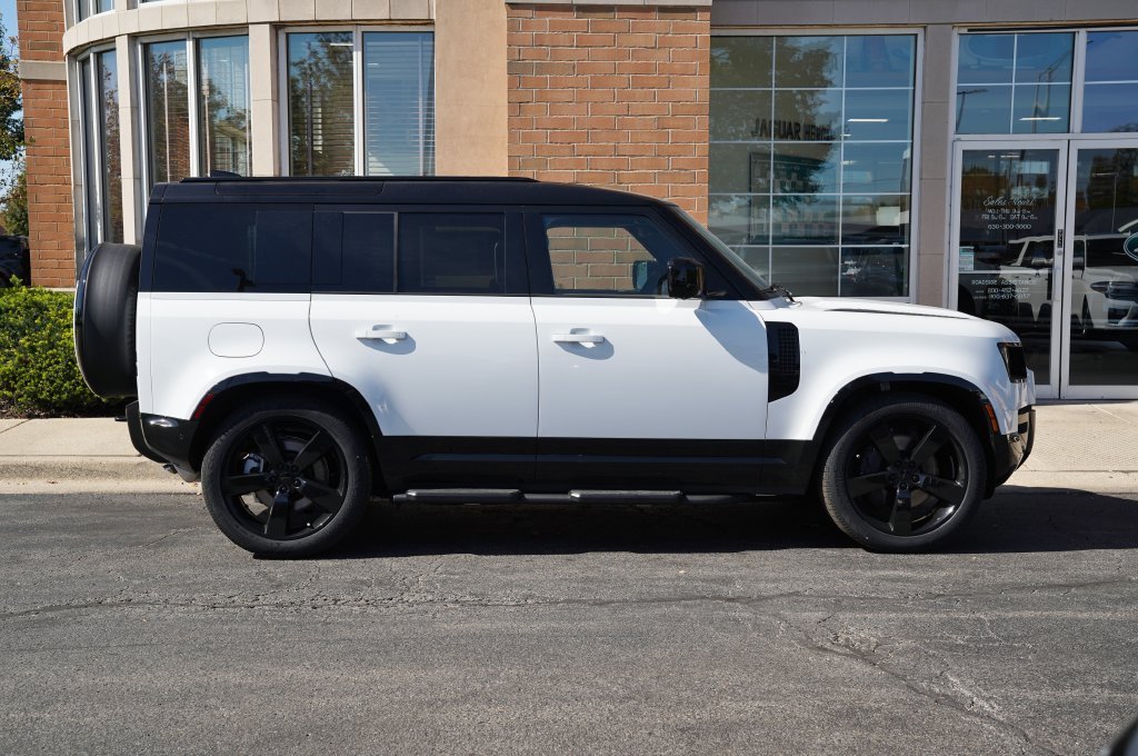 New 2026 Fuji White Land Rover X-Dynamic SE image 7